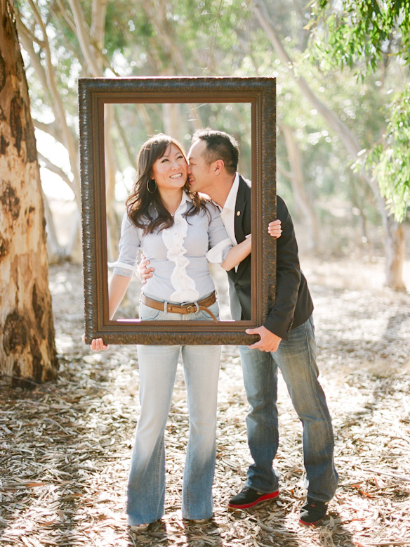 couple posing with empty frame la jolla elopement 