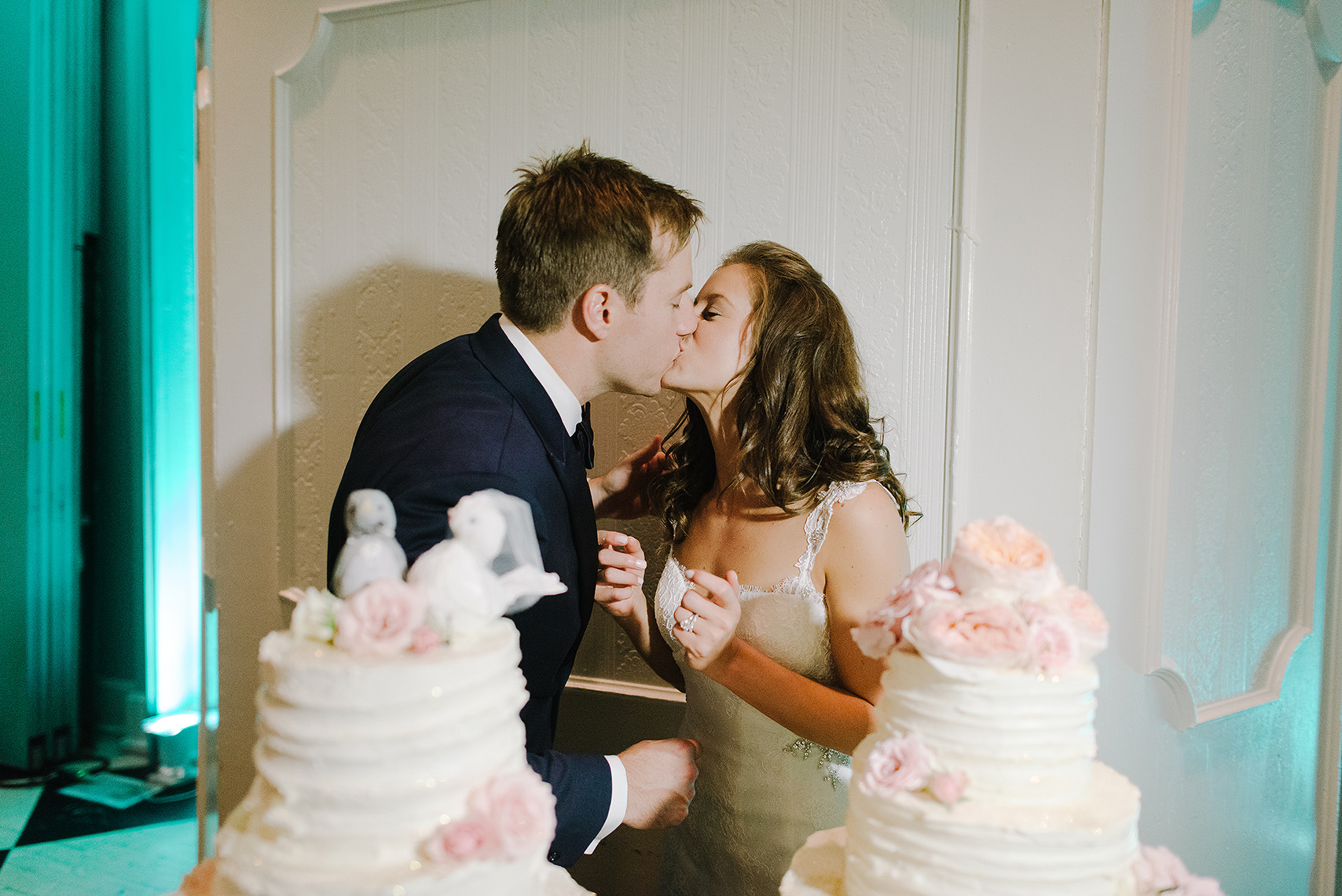 bride and groom kissing cake cutting congress hall