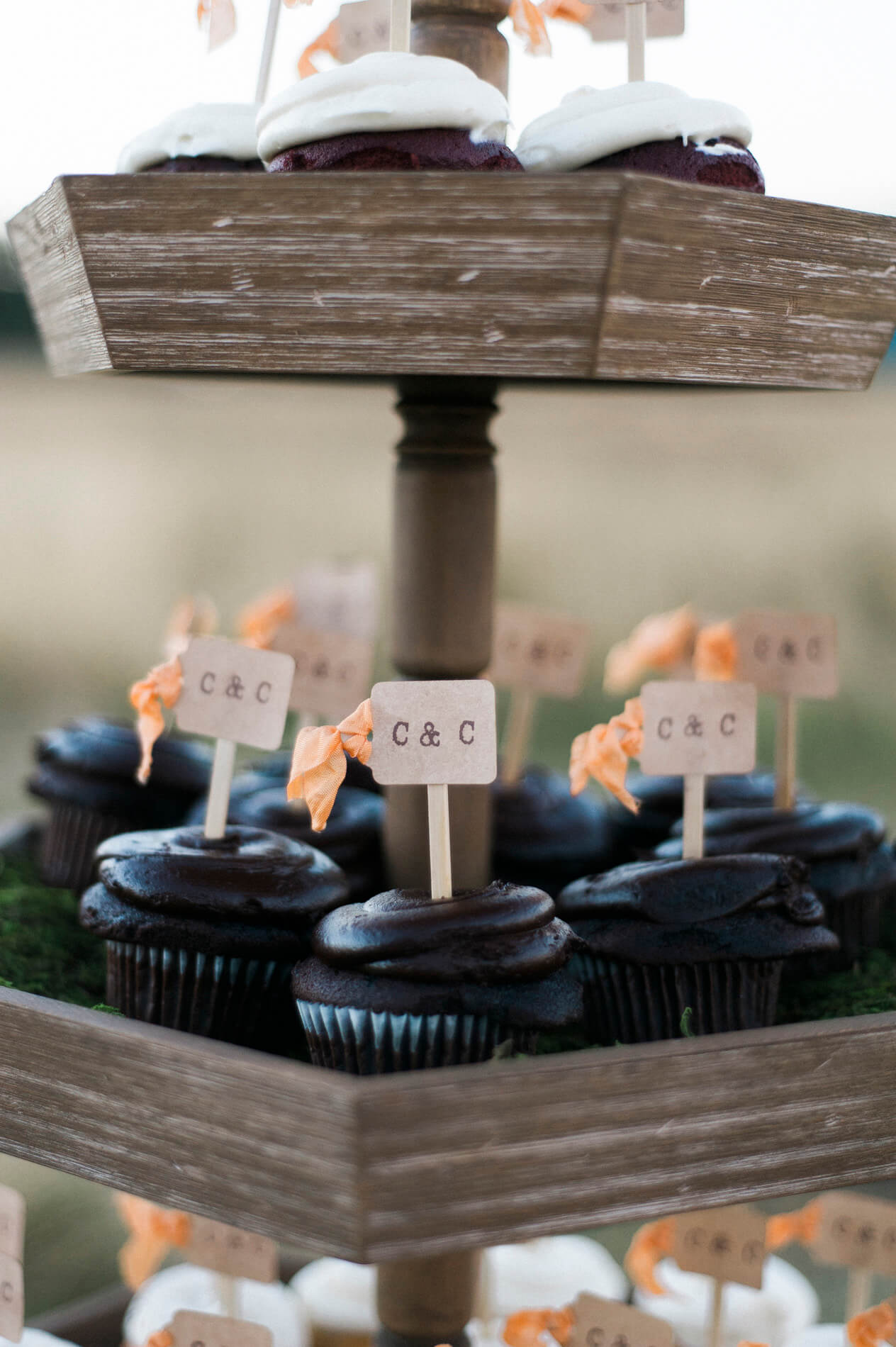cupcakes with bride and groom initials 
